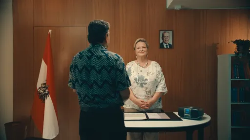 Mit spielerischer Leichtigkeit, Humor und mithilfe vieler Expert*innen lernen wir das Staatsb&uuml;rgerschaftssystem in &Ouml;sterreich kennen, seine Abgr&uuml;nde, Absurdit&auml;ten und T&uuml;cken